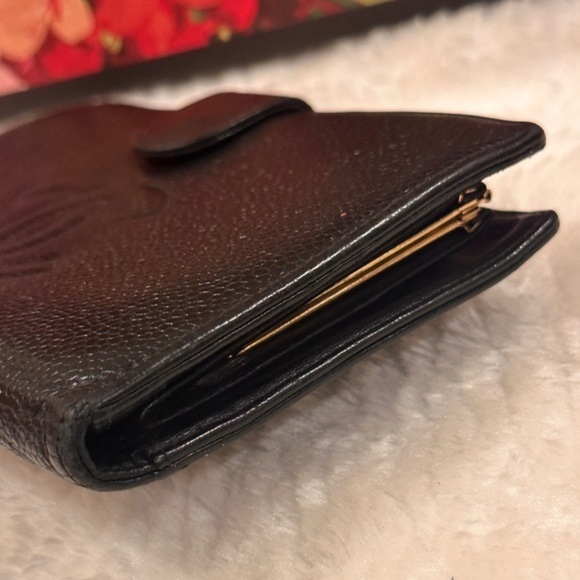 💯% Authentic CHANEL Caviar Wallet✨ - Picture 3 of 15